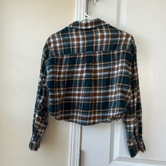 Cropped American Eagle Flannel - Picture 2 of 3